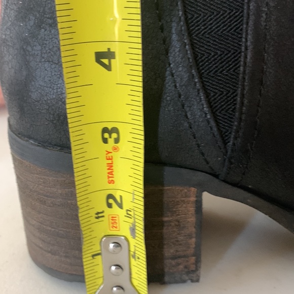 Carlos Santana ‘Gill’ Black Booties EUC Size 11 comes with original box - Picture 15 of 16